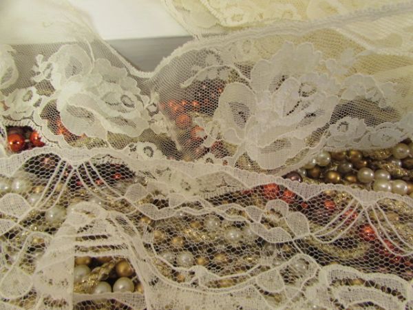 BEADED LACE CHRISTMAS GARLAND