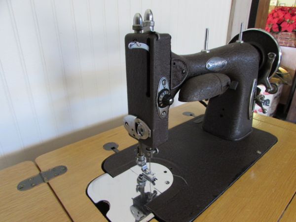 VINTAGE WHITE SEWING MACHINE IN CABINET