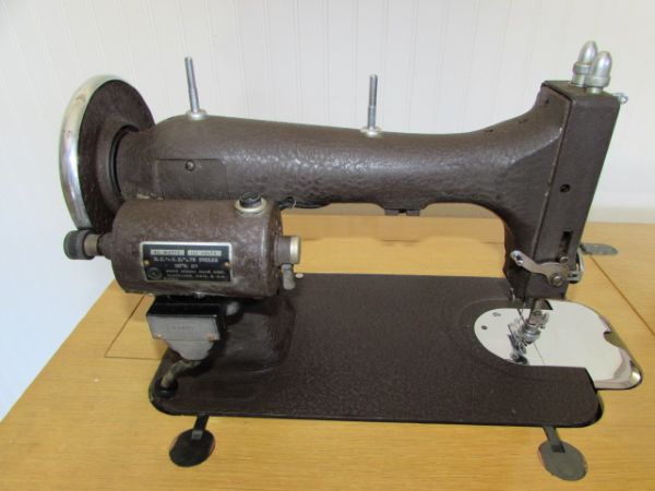 VINTAGE WHITE SEWING MACHINE IN CABINET