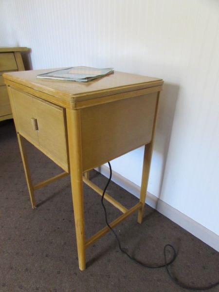 VINTAGE WHITE SEWING MACHINE IN CABINET