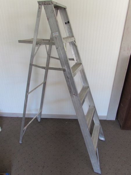 ALUMINUM LADDER & STEP LADDER