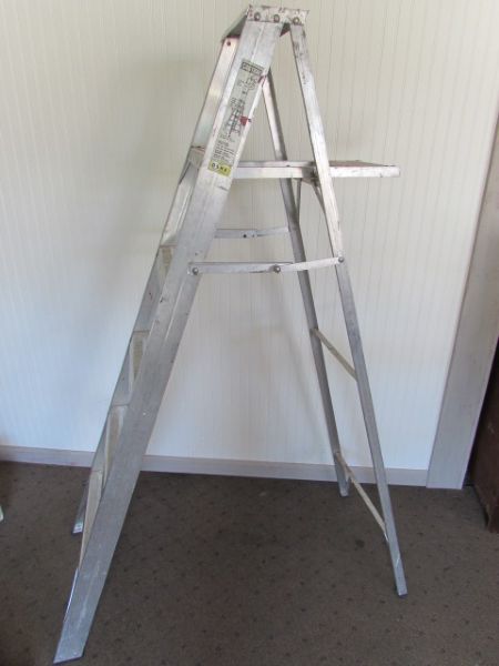 ALUMINUM LADDER & STEP LADDER