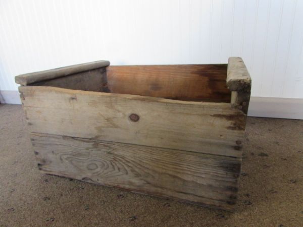 VINTAGE GALVANIZED WASHTUB & WOODEN CRATE