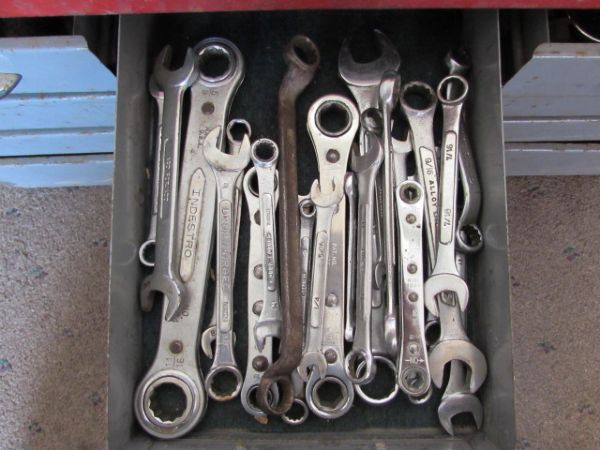 METAL 6 DRAWER TOOL CHEST LOADED WITH TOOLS