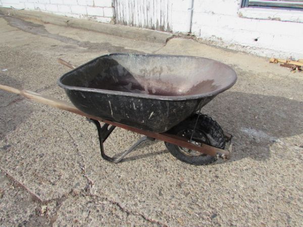 PERFORMANCE TOUGH WHEEL BARROW