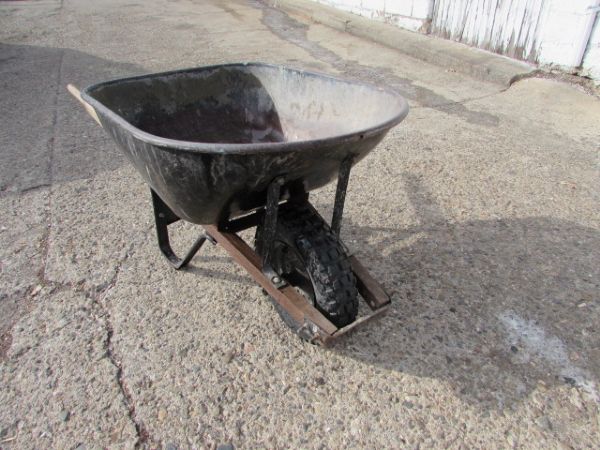 PERFORMANCE TOUGH WHEEL BARROW