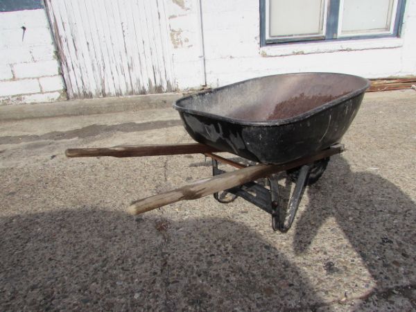 PERFORMANCE TOUGH WHEEL BARROW