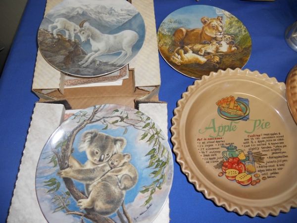 Adorable animal plates and décor.