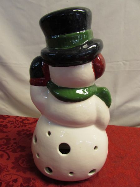 Lot Detail - LIGHT UP YOUR HOLIDAYS! SWEET CERAMIC SNOWMAN