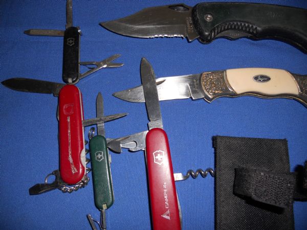 ANOTHER FINE LOT OF KNIVES