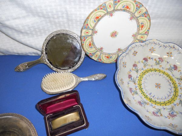 GLASSWARE AND VINTAGE PLATES AND PLATED SILVERWARE