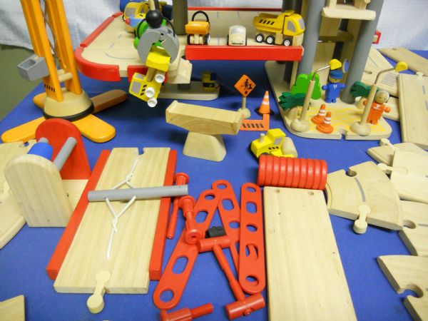 AWESOME WOODEN PLAN CITY PLAY SET