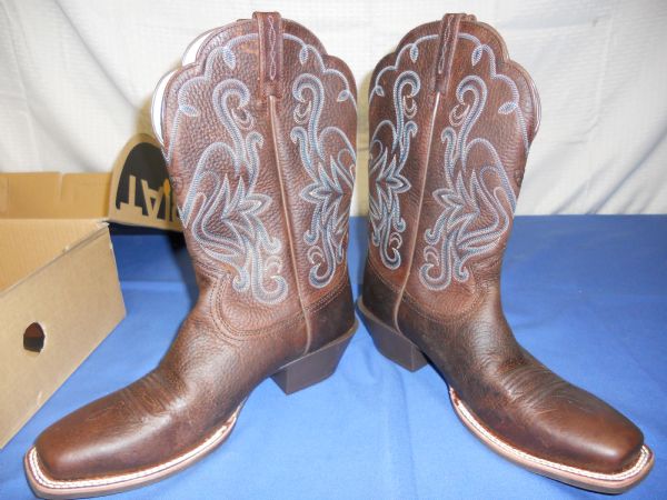 NEW IN BOX ARIAT WOMEN'S COWGIRL BOOTS