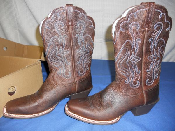 NEW IN BOX ARIAT WOMEN'S COWGIRL BOOTS