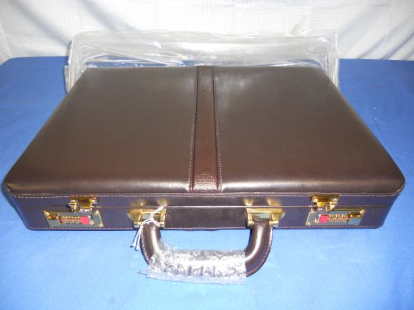 A BRAND NEW BRIEFCASE W/ACCESSORIES