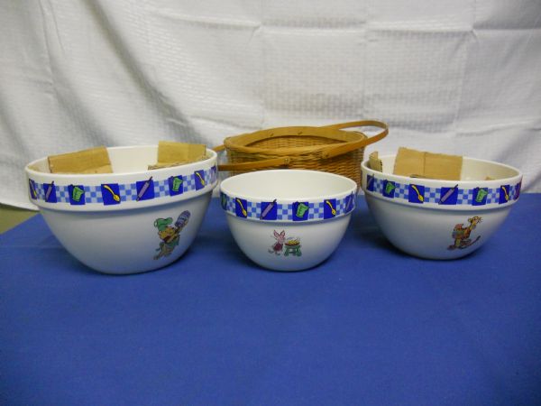 A STUNNING TREASURE CRAFT DISNEY 3 BOWL SET