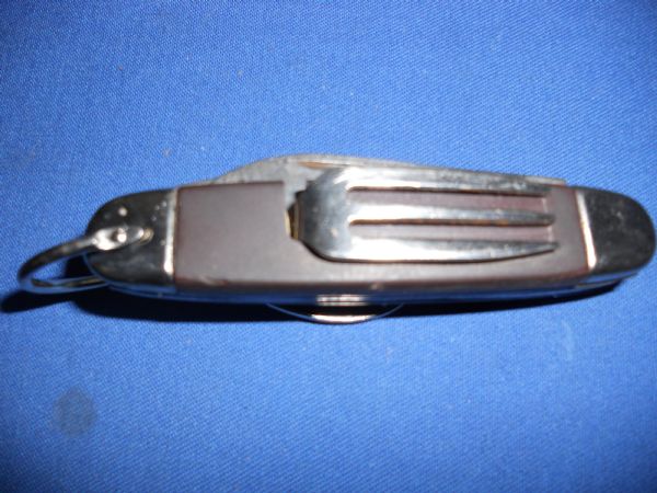 A VINTAGE IMPERIAL POCKET KNIFE