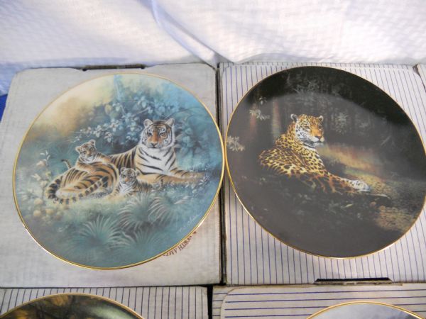 SEVEN PIECE TIGER BEAUTIFUL PLATES