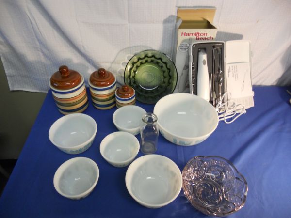 HOLIDAY DINNER SERVING SET