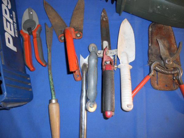 YARD TOOL LOT