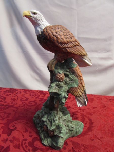 STUNNING PORCELAIN EAGLE SCULPTURE BY MICHAEL MAIDEN 