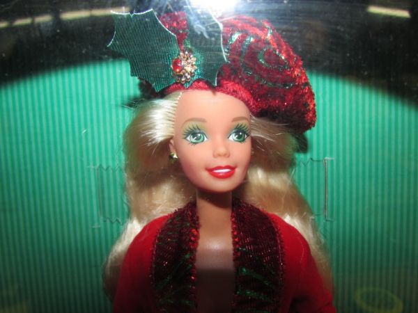 1994 LIMITED EDITION SEASONS GREETINGS BARBIE WEARING A PRETTY GREEN & RED GOWN