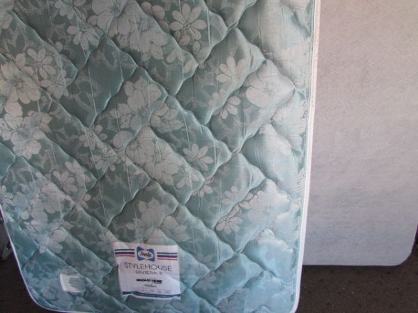 SEALY TWIN MATTRESS & SIMMONS BOX SPRINGS