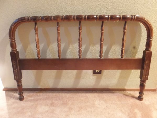 PRETTY ANTIQUE TURNED WOOD SINGLE BED WITH SIDE RAILS AND SLATS