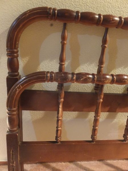 PRETTY ANTIQUE TURNED WOOD SINGLE BED WITH SIDE RAILS AND SLATS