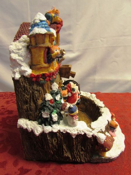 MERRY MERRY!  SANTA'S WORKSHOP PORCELAIN FOUNTAIN CLOCK