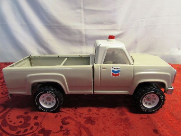VINTAGE TONKA CHEVRON SERVICE TRUCK WITH SPARE TIRES