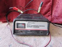 SCHUMACHER 10 AND 2 AMP BATTERY CHARGER