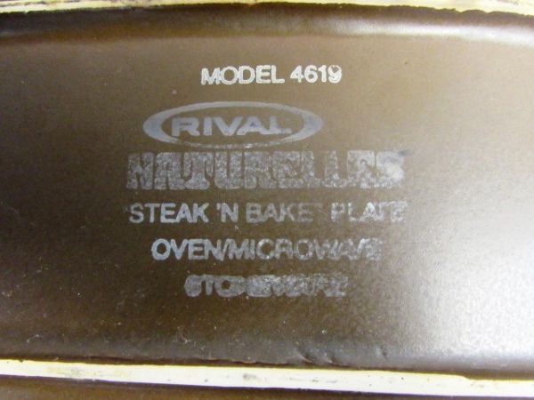 FALL COMFORT FOOD!  TWO JON E BAKE ALUMINUM CORNBREAD PANS, SCANPAN 2001 & RIVAL STONEWARE STEAK N BAKE PLATE