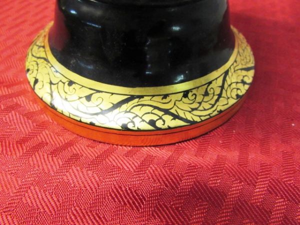 VINTAGE TRADITIONAL BLACK LACQUER  & GOLD  HAND PAINTED WOODEN PLATES & VASES 