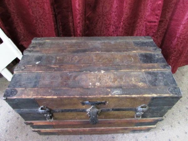 EXCELLENT ANTIQUE STEAMER TRUNK WITH DECORATIVE TIN EXTERIOR