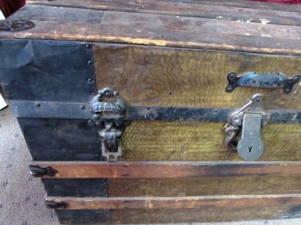 EXCELLENT ANTIQUE STEAMER TRUNK WITH DECORATIVE TIN EXTERIOR