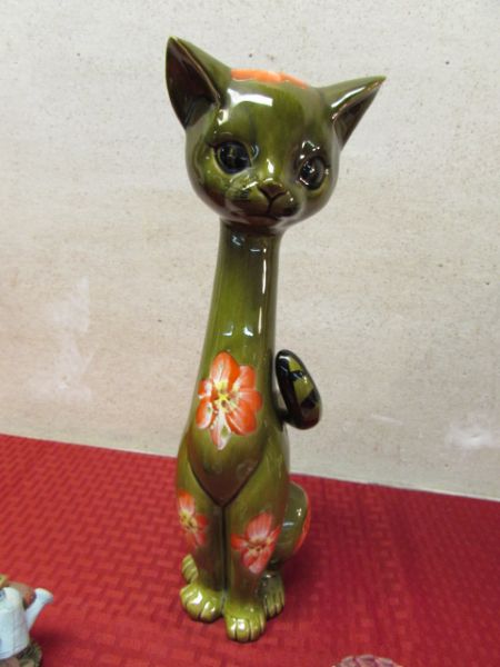 YOU WILL FALL IN LOVE WITH THIS VINTAGE CERAMIC KITTY!  CRYSTAL HEARTS & MORE