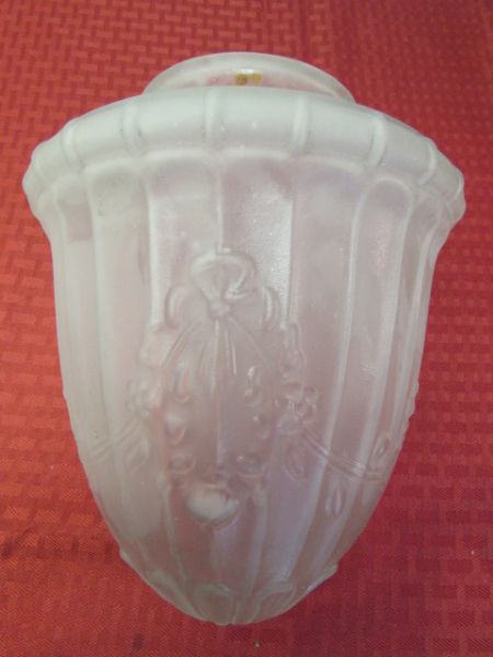 VINTAGE/ANTIQUE VICTORIAN STYLE LIGHT SHADE
