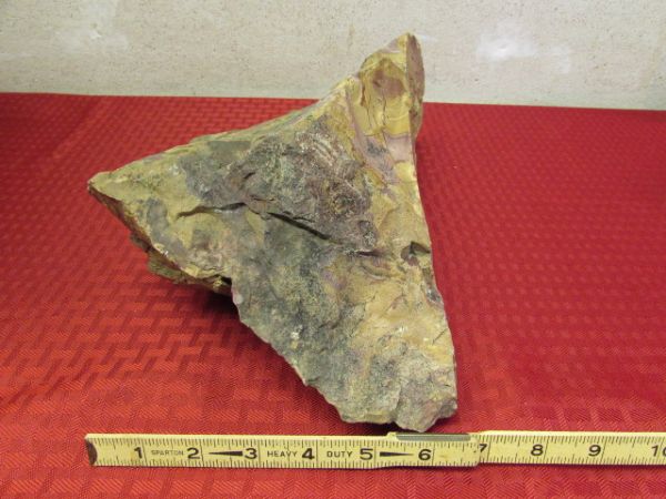 A GOOD SIZE PIECE OF RHYOLITE PICTURE ROCK