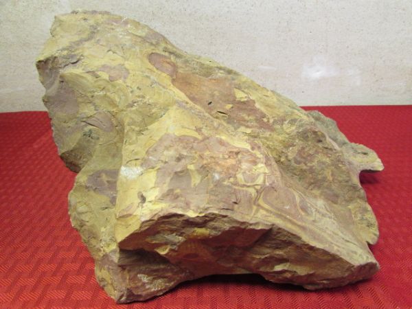 A GOOD SIZE PIECE OF RHYOLITE PICTURE ROCK