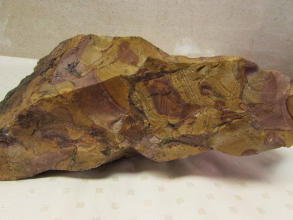 A GOOD SIZE PIECE OF RHYOLITE PICTURE ROCK