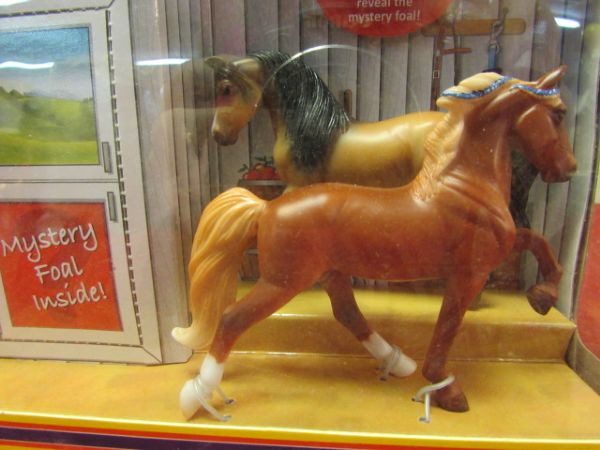 UNOPENED BREYER  MODEL HORSES STABLEMATES MYSTERY FOAL SURPRISE SET