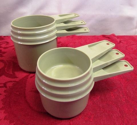 NEVER USED VINTAGE CENTURY ALUMINUM PANS, TUPPERWARE MEASURING CUPS, SIFTER & MORE