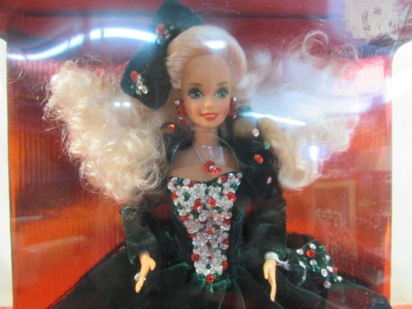 1991 HAPPY HOLIDAY BARBIE IN GREEN VELVET DRESS