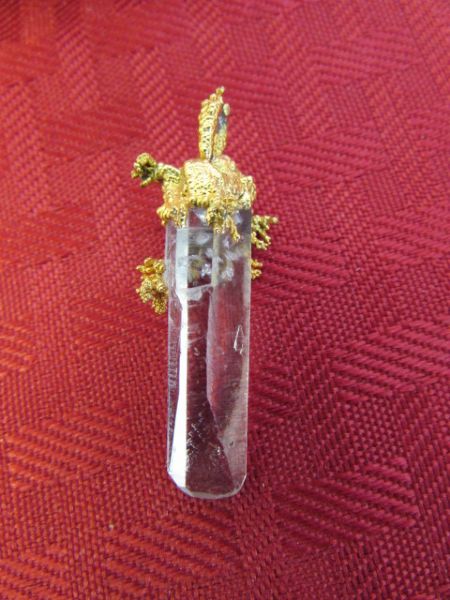 RAW DAGGER CRYSTAL PENDANT WITH GOLD FILIGREE