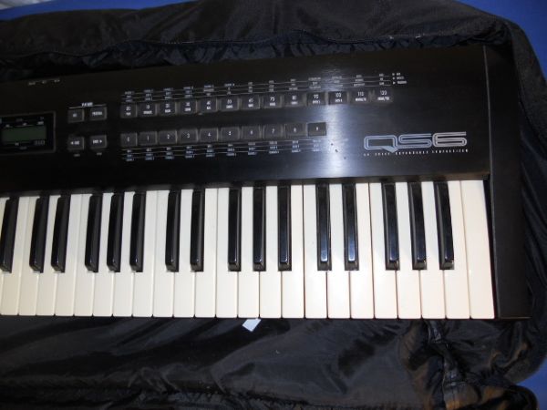 ALESIS QS6 PIANO KEYBOARD***THIS LOT HAS A RESERVE***