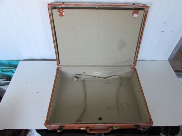 VINTAGE LEATHER SAMSONITE SUITCASE