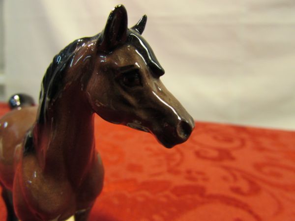 BEAUTIFUL HAGEN-RENAKER COLLECTABLE PORCELAIN HORSE FIGURINE 