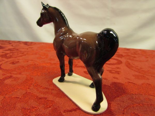 BEAUTIFUL HAGEN-RENAKER COLLECTABLE PORCELAIN HORSE FIGURINE 