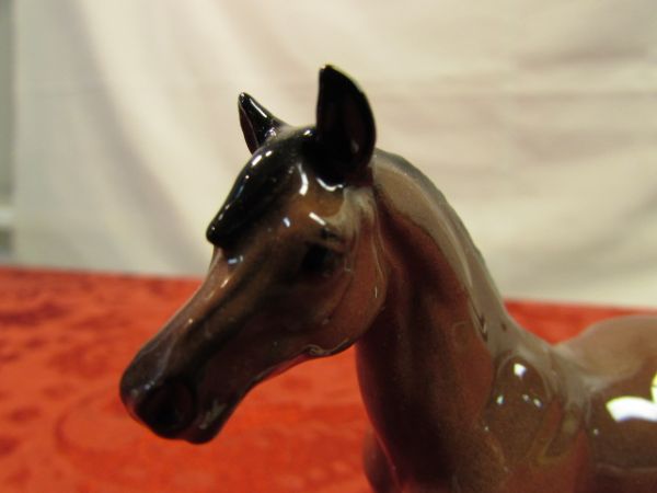 BEAUTIFUL HAGEN-RENAKER COLLECTABLE PORCELAIN HORSE FIGURINE 